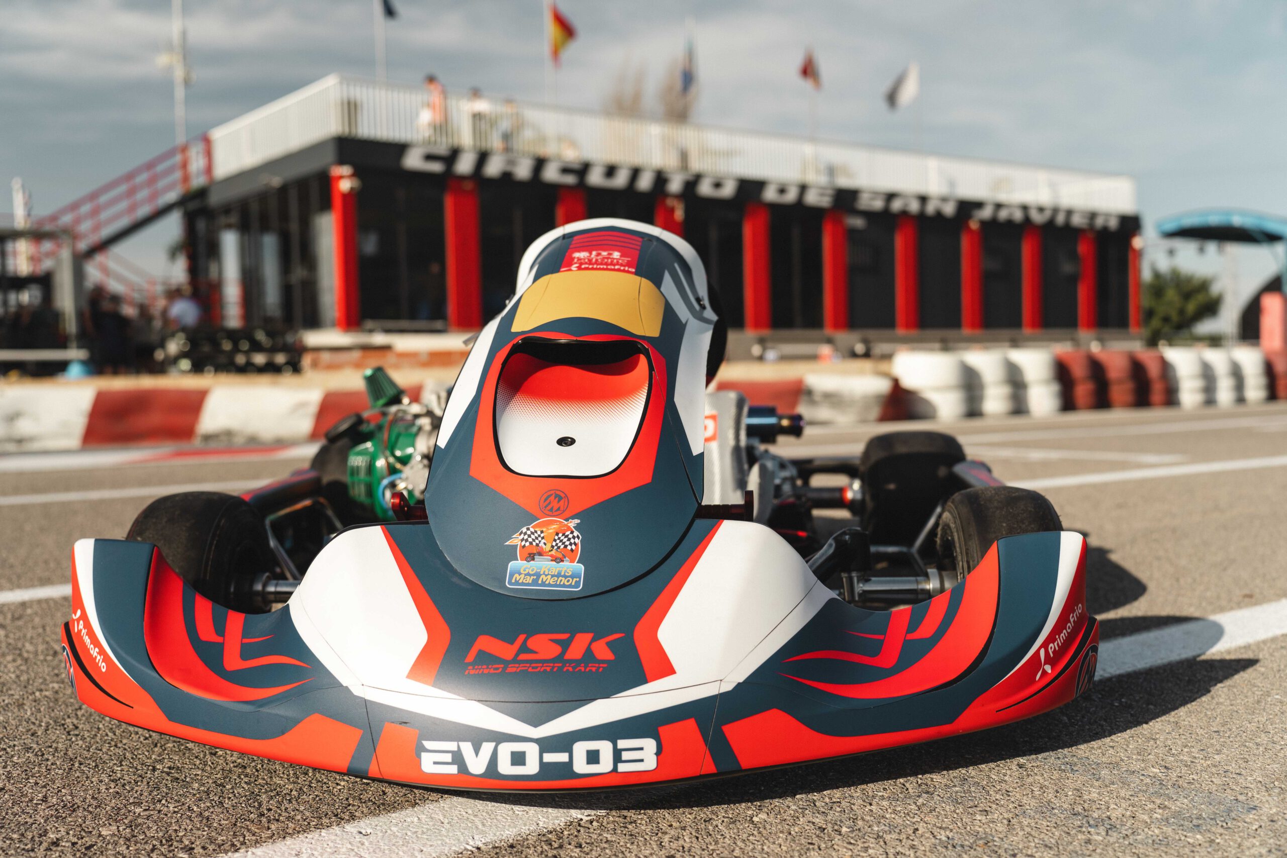Imagen de uno de nuestros karts en nuestro circuito de karting en Torrevieja